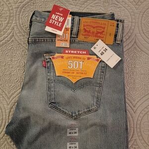 Men's Levi 501 Straight Leg Button Fly jeans